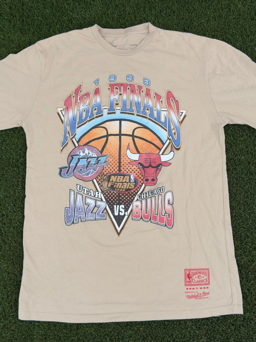 Mitchell & Ness Beige 1998 NBA Finals Utah Jazz vs Chicago Bulls Graphic Tee